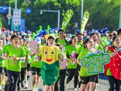 同时，在迷你马拉松当中，特设生态保水、蜂盛蜜匀、西红柿嘉年华、通航露营、冰雪小镇等各类特色跑团，直接将密云文化体现在跑步中，真正实现了以体促旅。密马赛事由此成为了当地大力发展生态文旅和生态农业的展示窗口，为乡村振兴注入了新的活力。